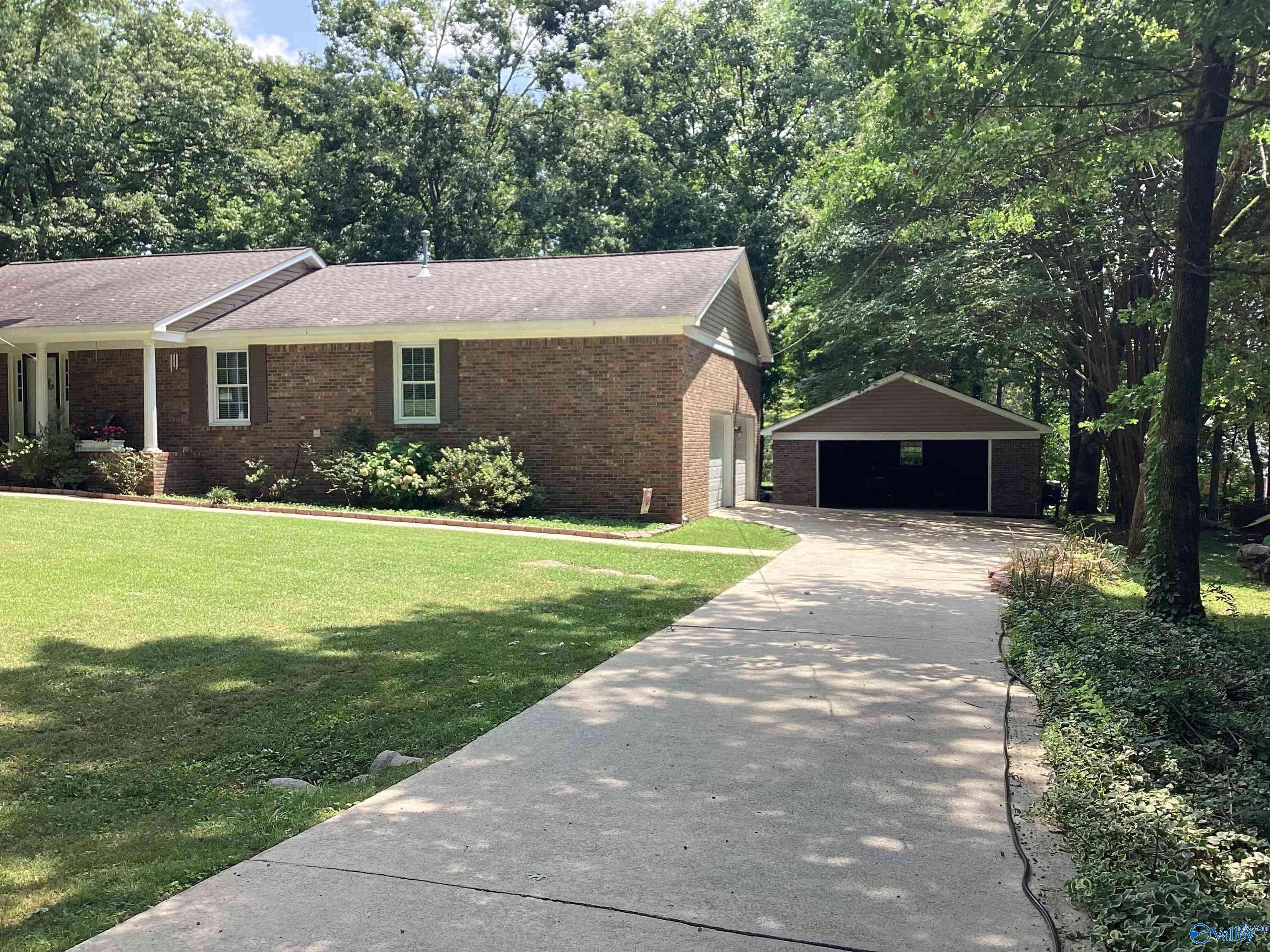 Trinity, AL 35673,81 Sharon Avenue