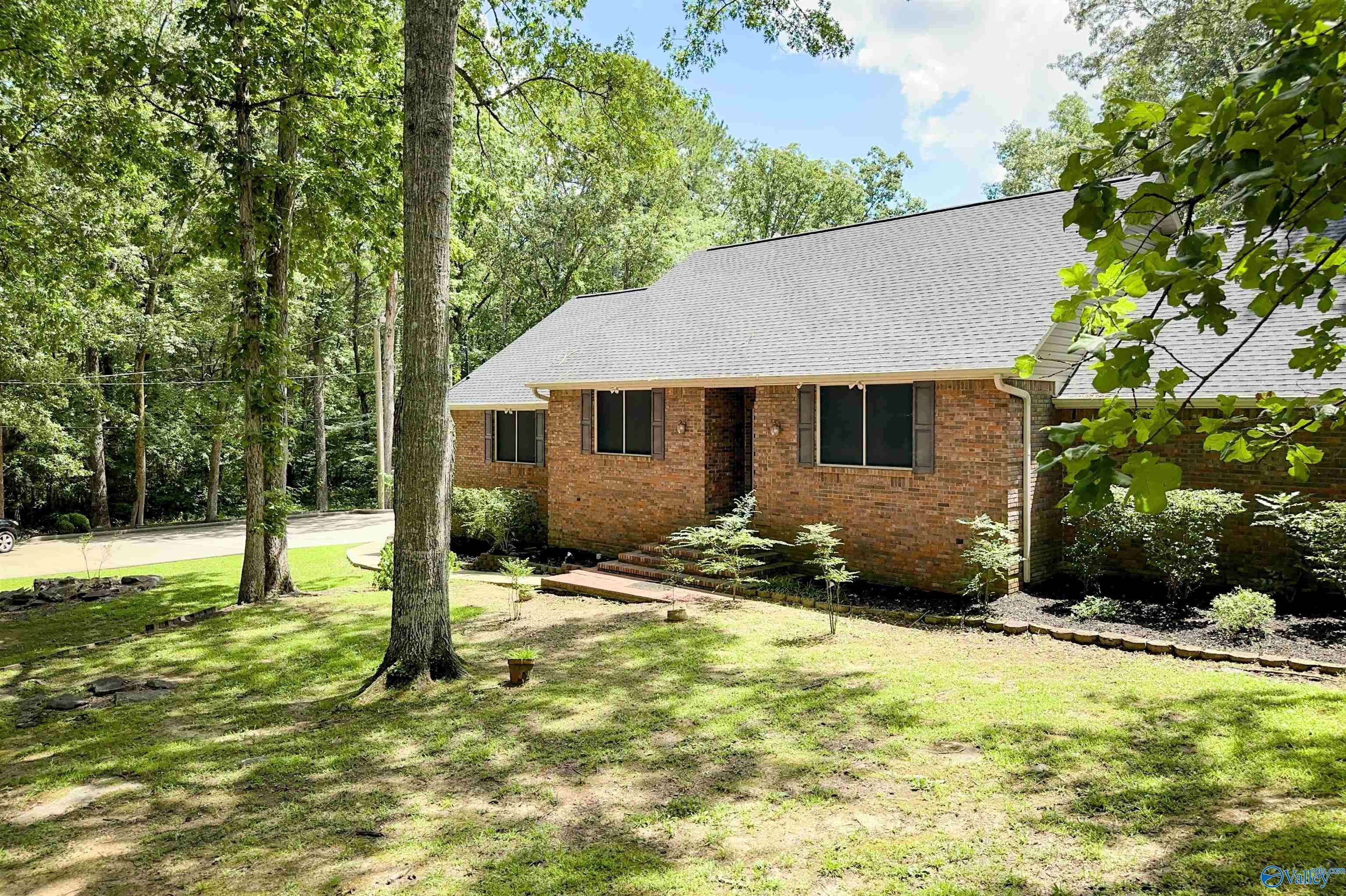 Decatur, AL 35603,4602 West Pleasant Acres Drive