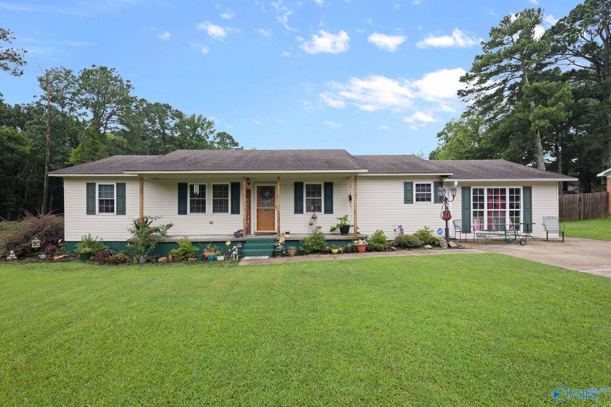 Hartselle, AL 35640,2272 Hillview Street NW