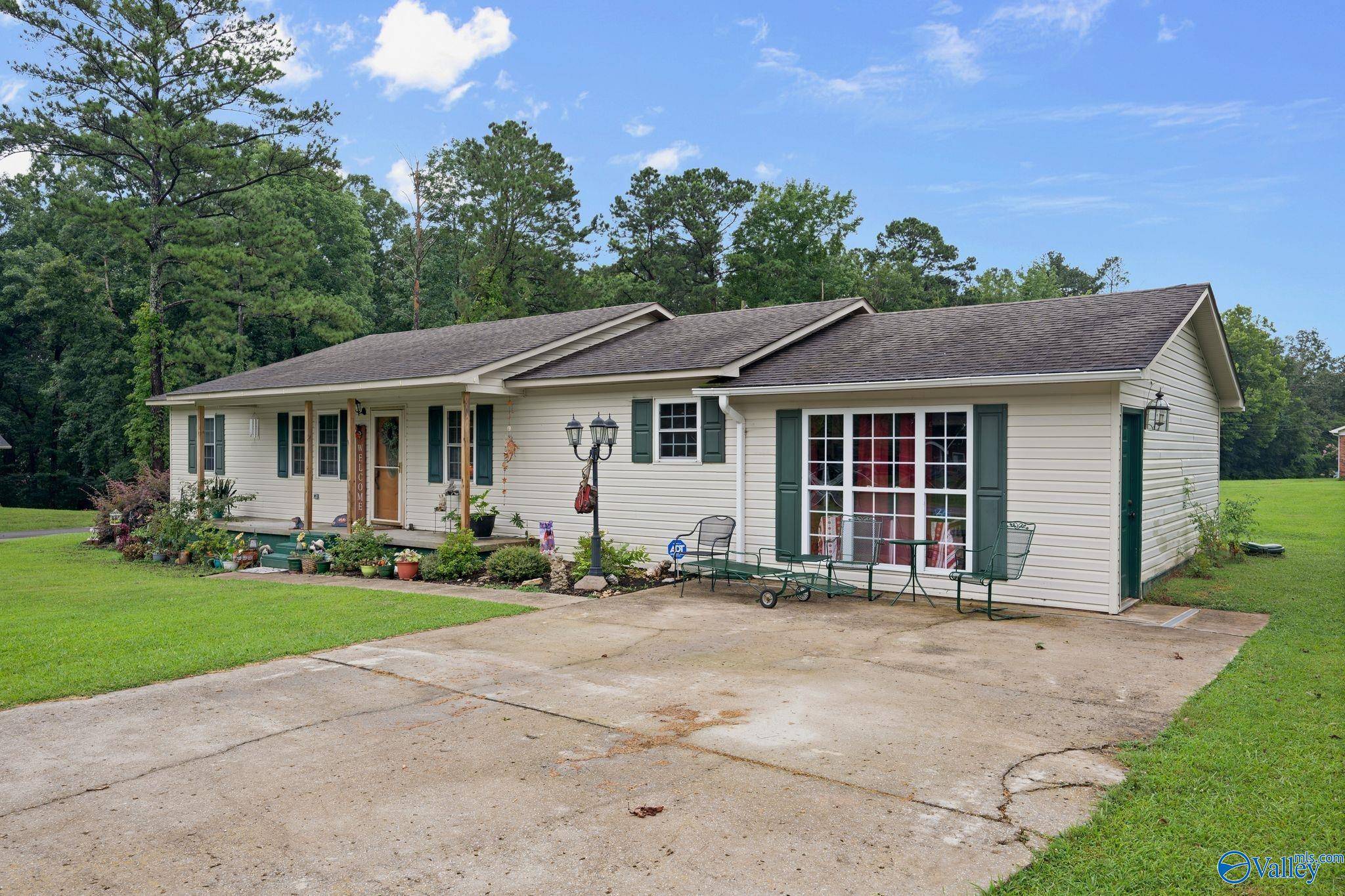 Hartselle, AL 35640,2272 Hillview Street NW