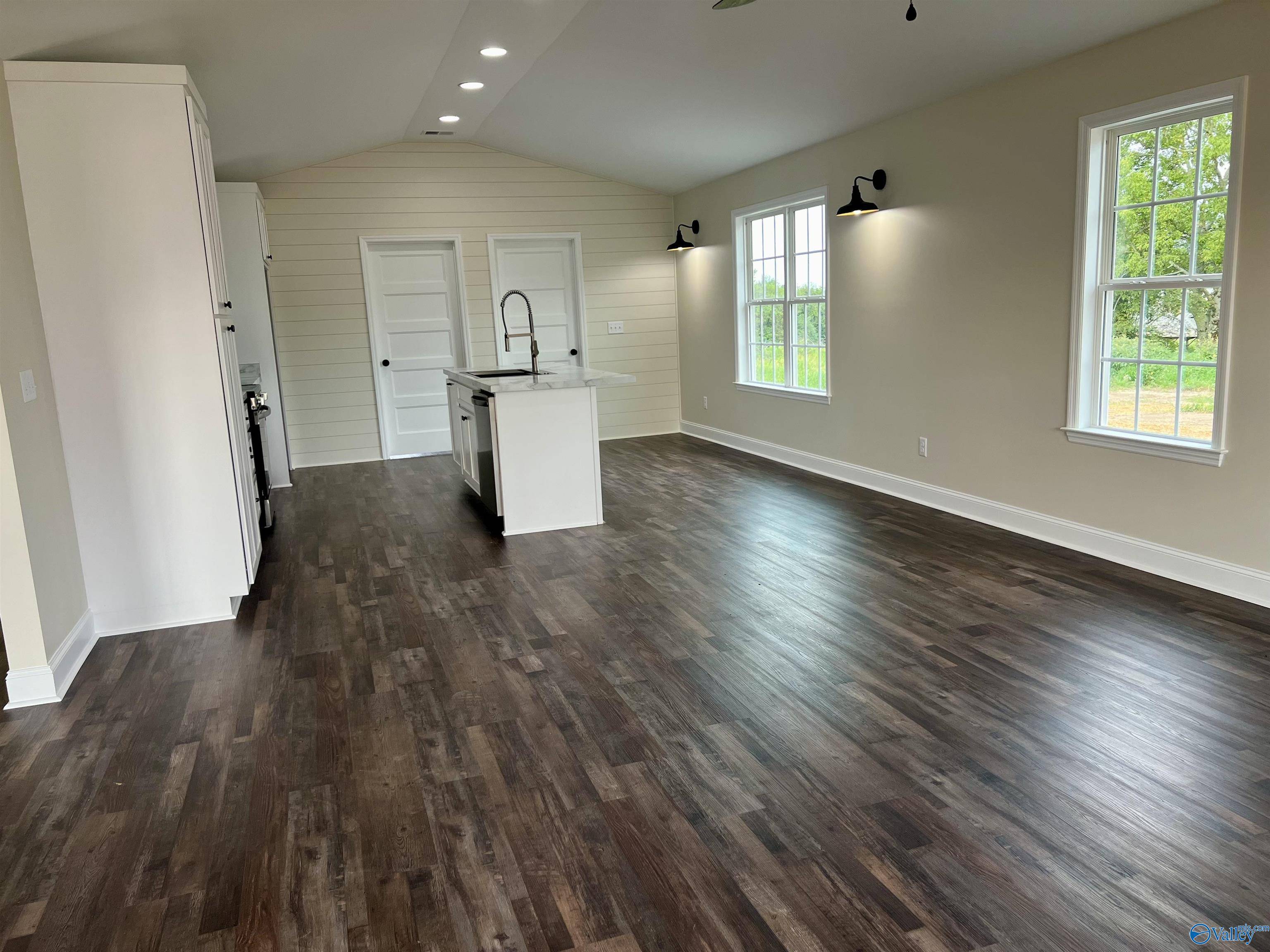 Baileyton, AL 35019,266 Pan Creek Road