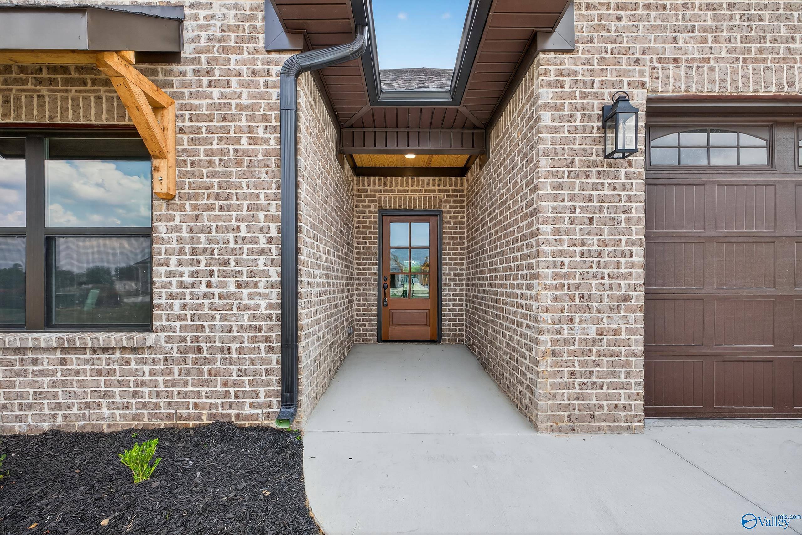 Albertville, AL 35951,352 Krimson Circle