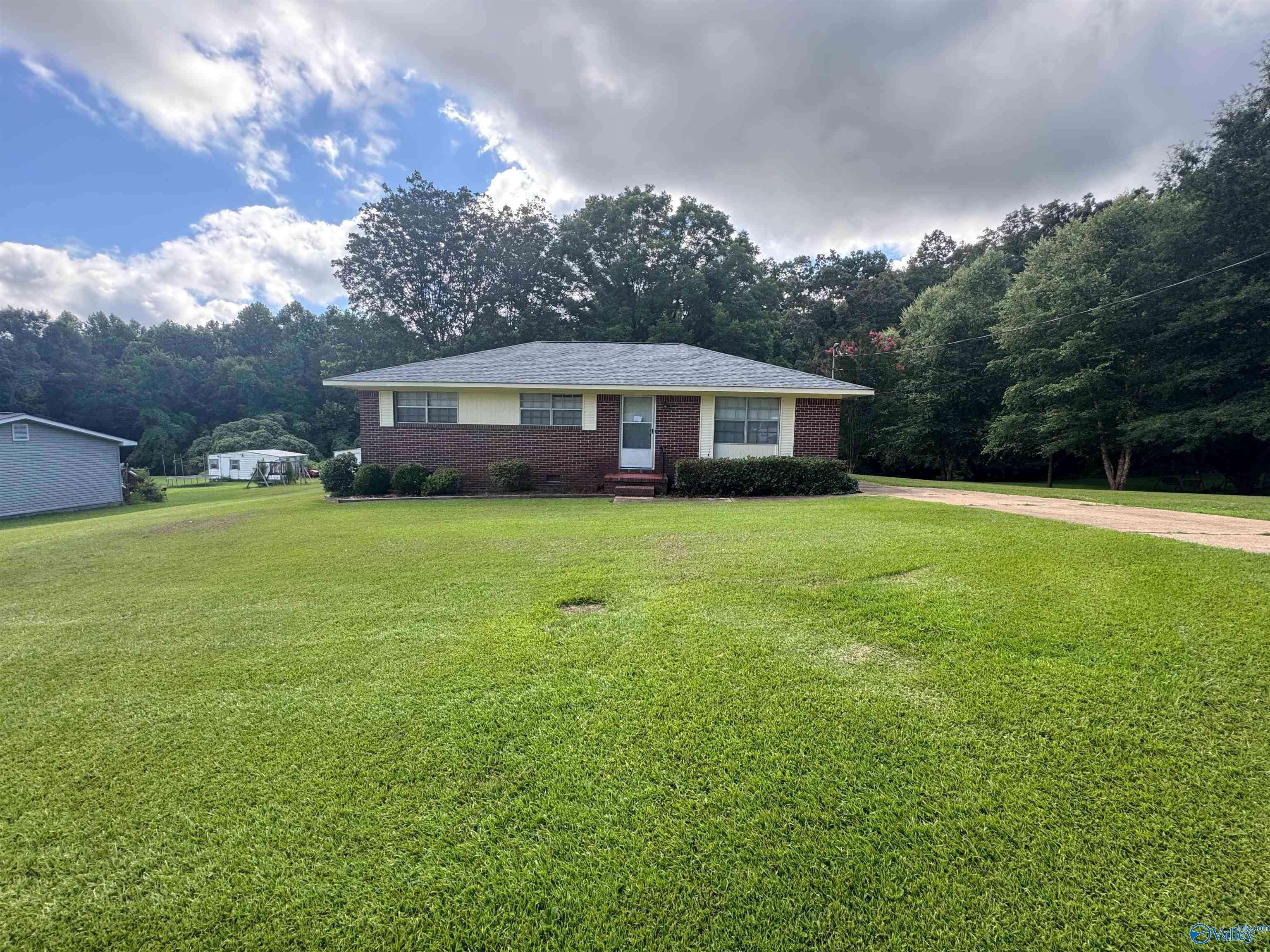 Hokes Bluff, AL 35903,4221 Tawannah Circle E