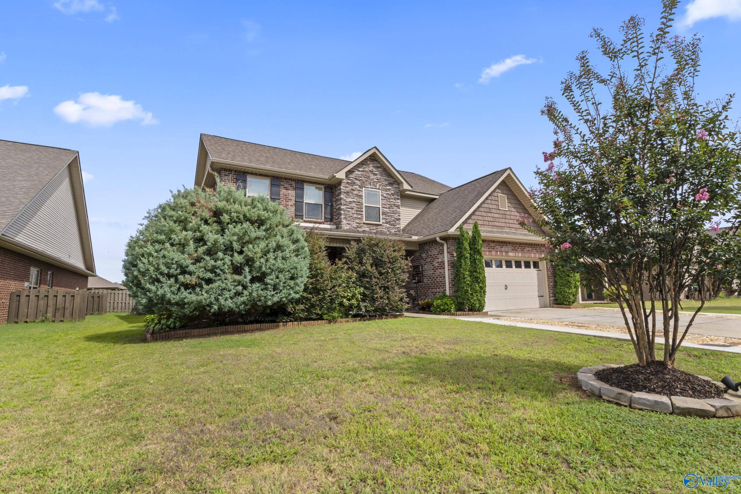 Owens Cross Roads, AL 35763,3011 Magnolia Leaf Circle