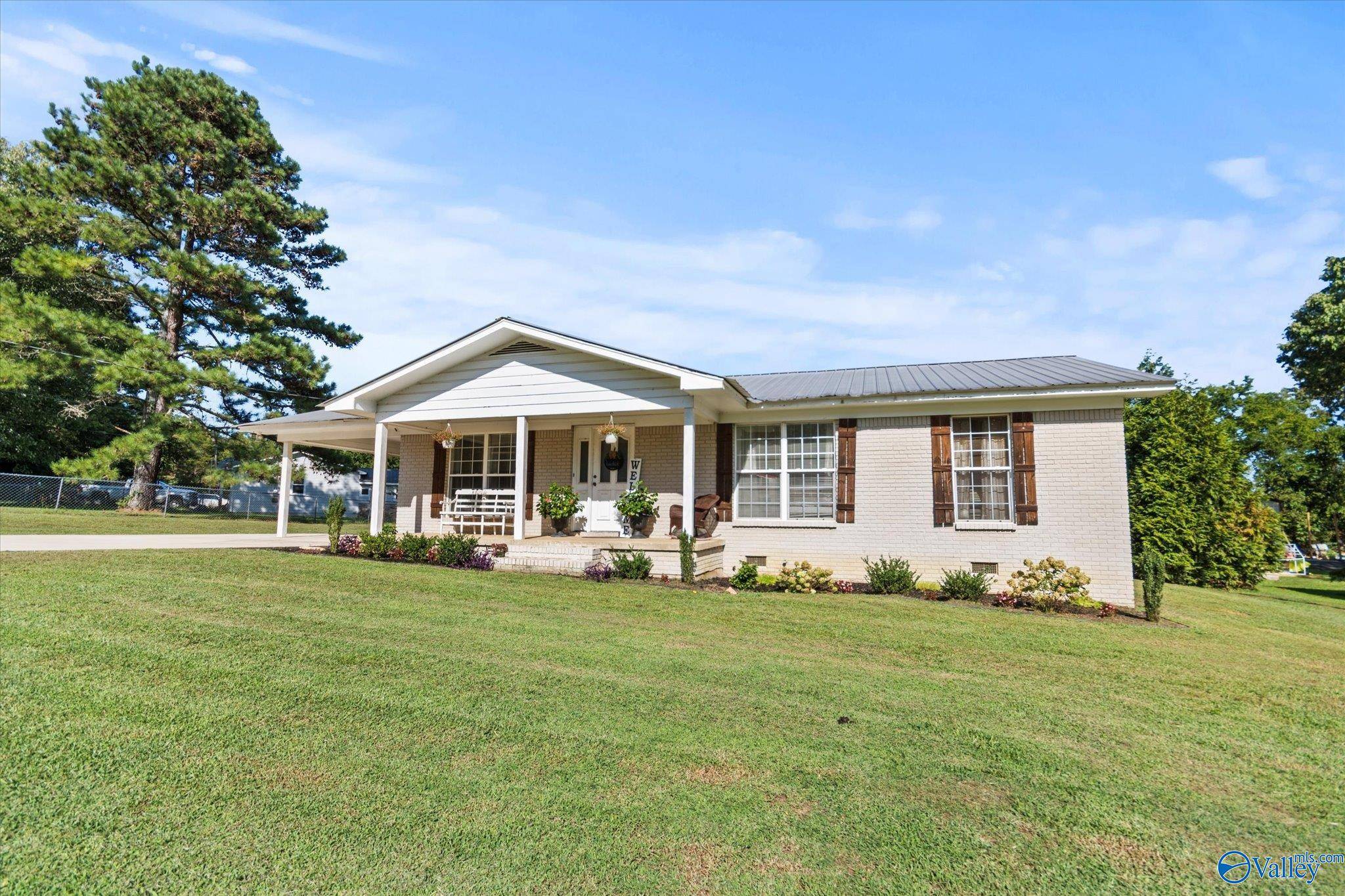 Guntersville, AL 35976,686 Willow Lake Road