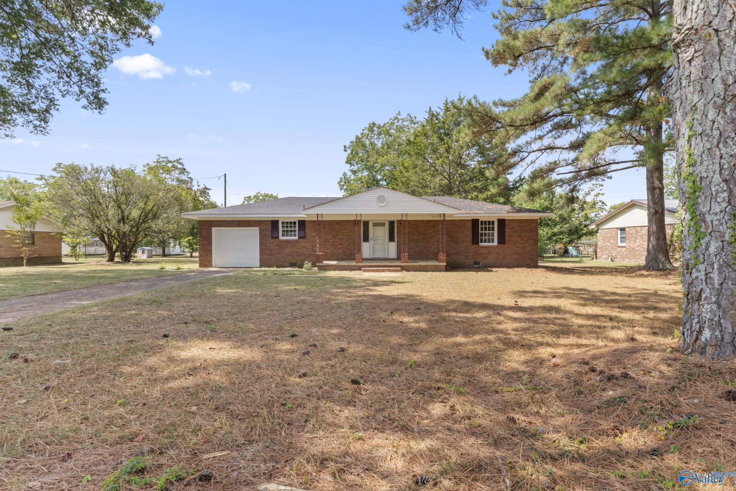 Hartselle, AL 35640,301 NW Holloway Street