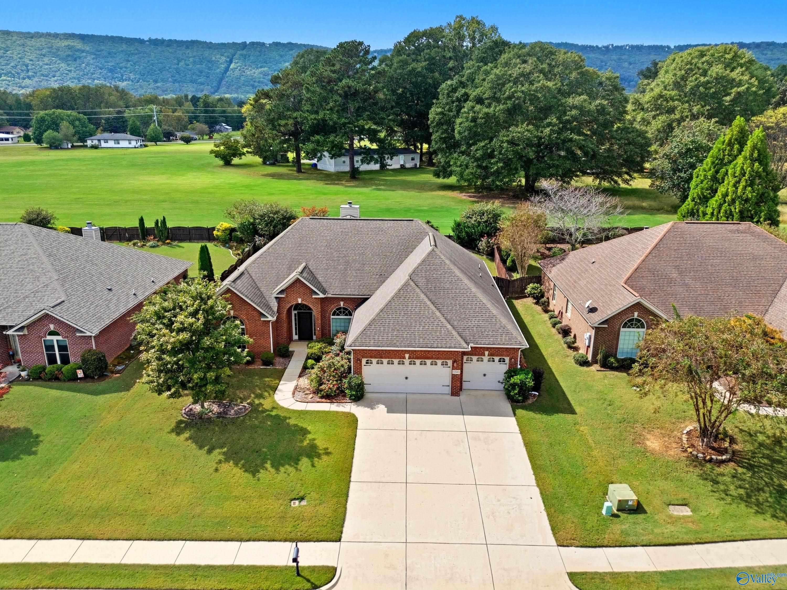 Owens Cross Roads, AL 35763,8510 Rolling Oaks Drive