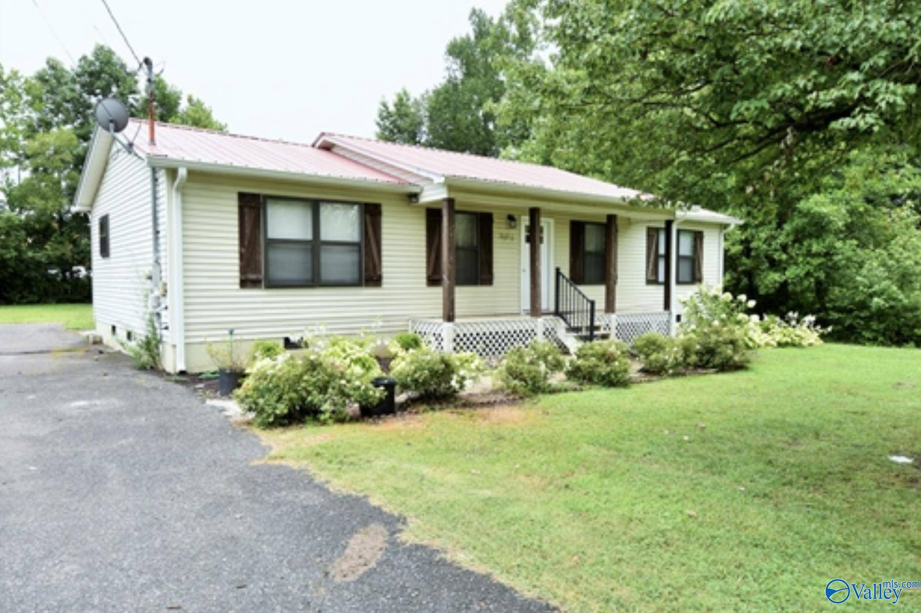 Guntersville, AL 35976,2020 Ridge Crest Drive