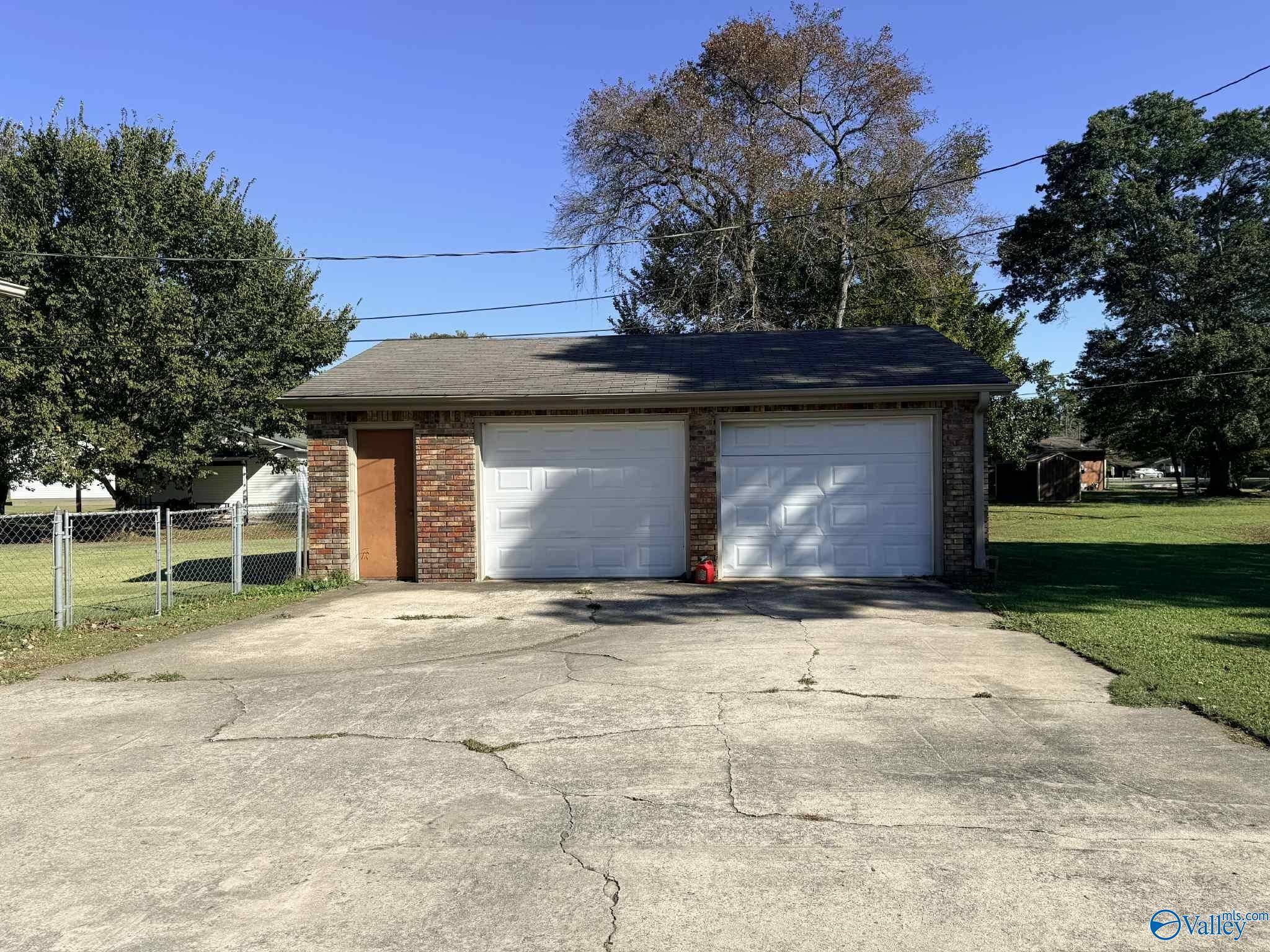 Athens, AL 35611,902 Jackson Drive