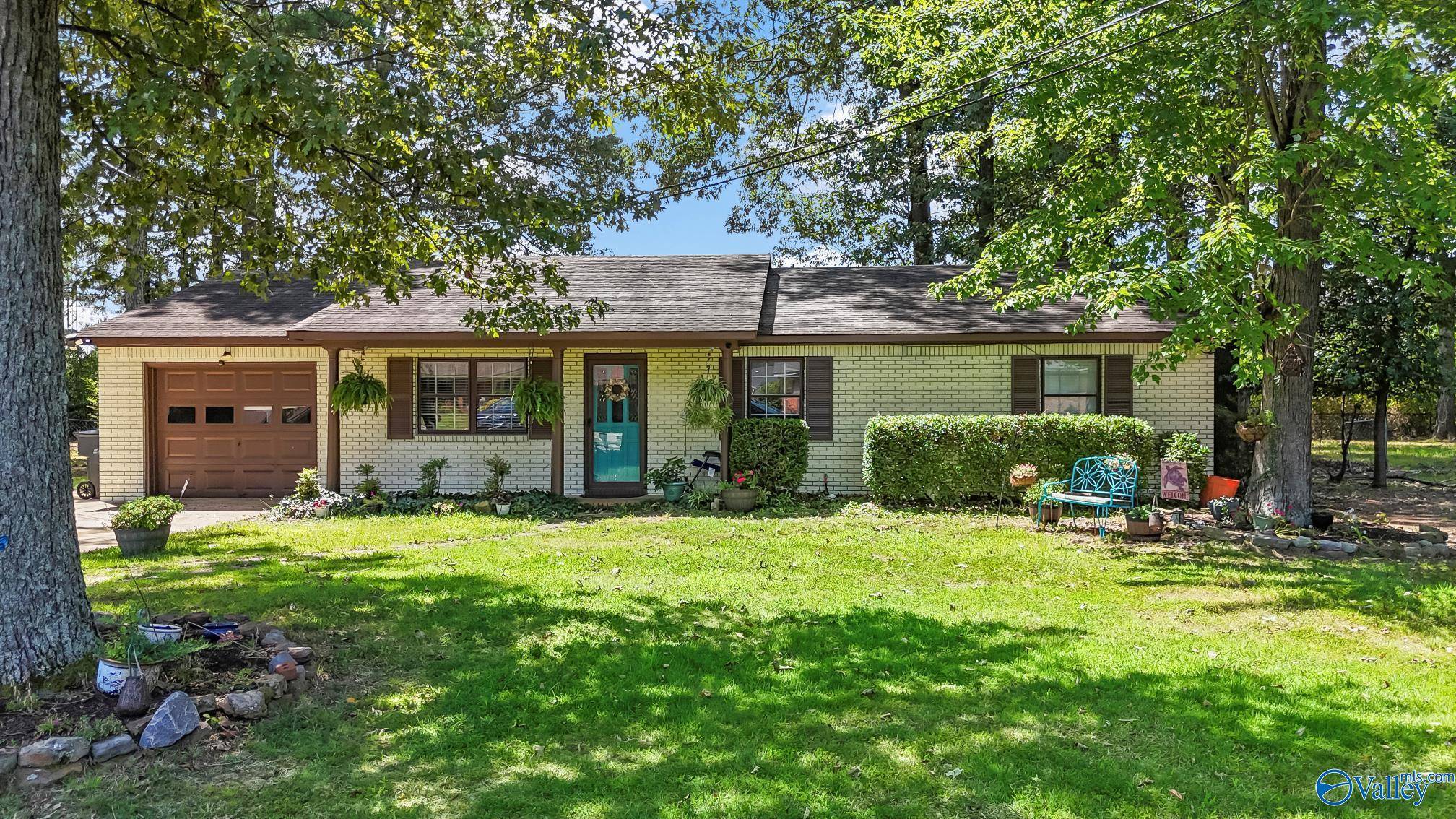 Decatur, AL 35601,1611 SW Runnymead Avenue