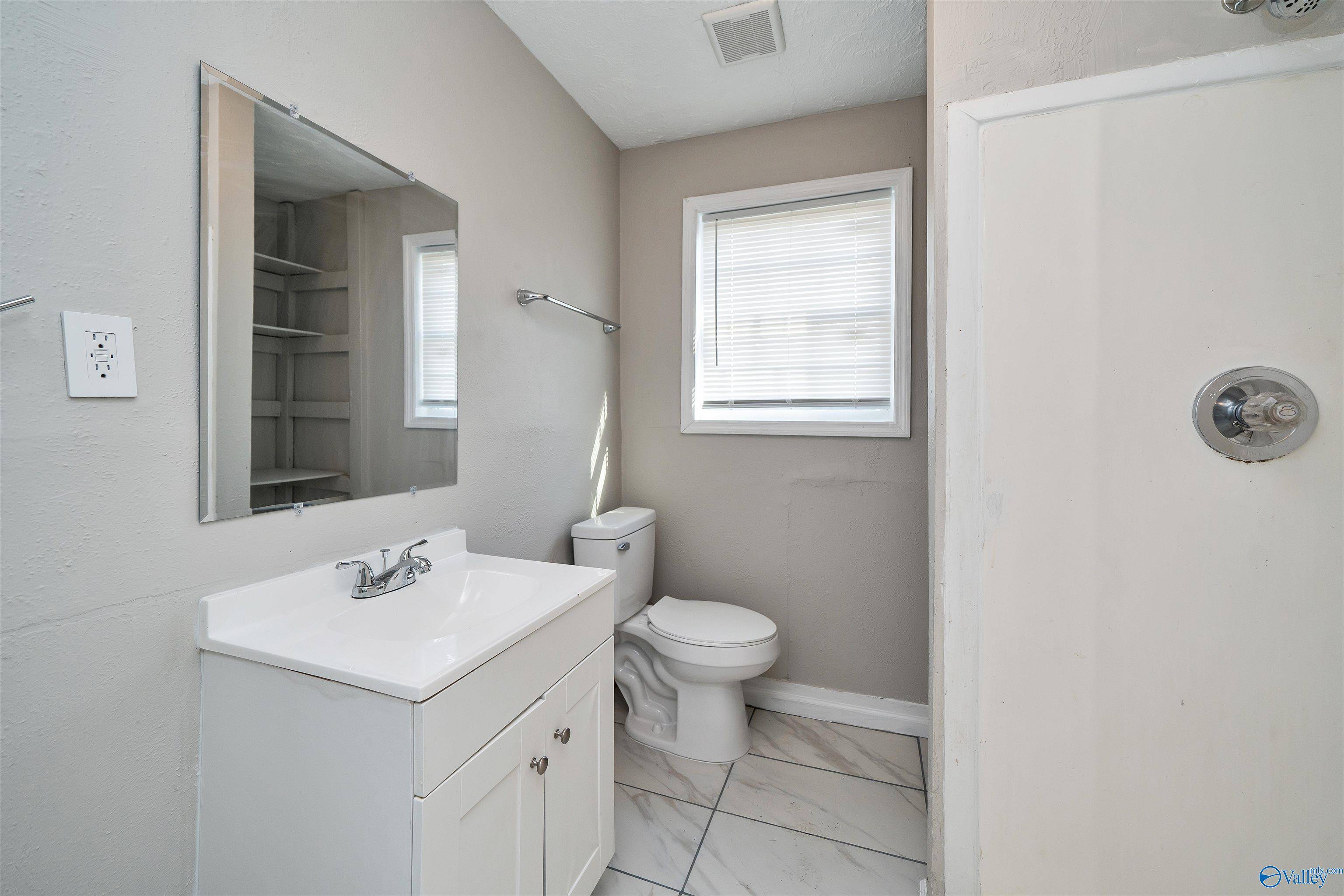 Hanceville, AL 35077,108 Self Street