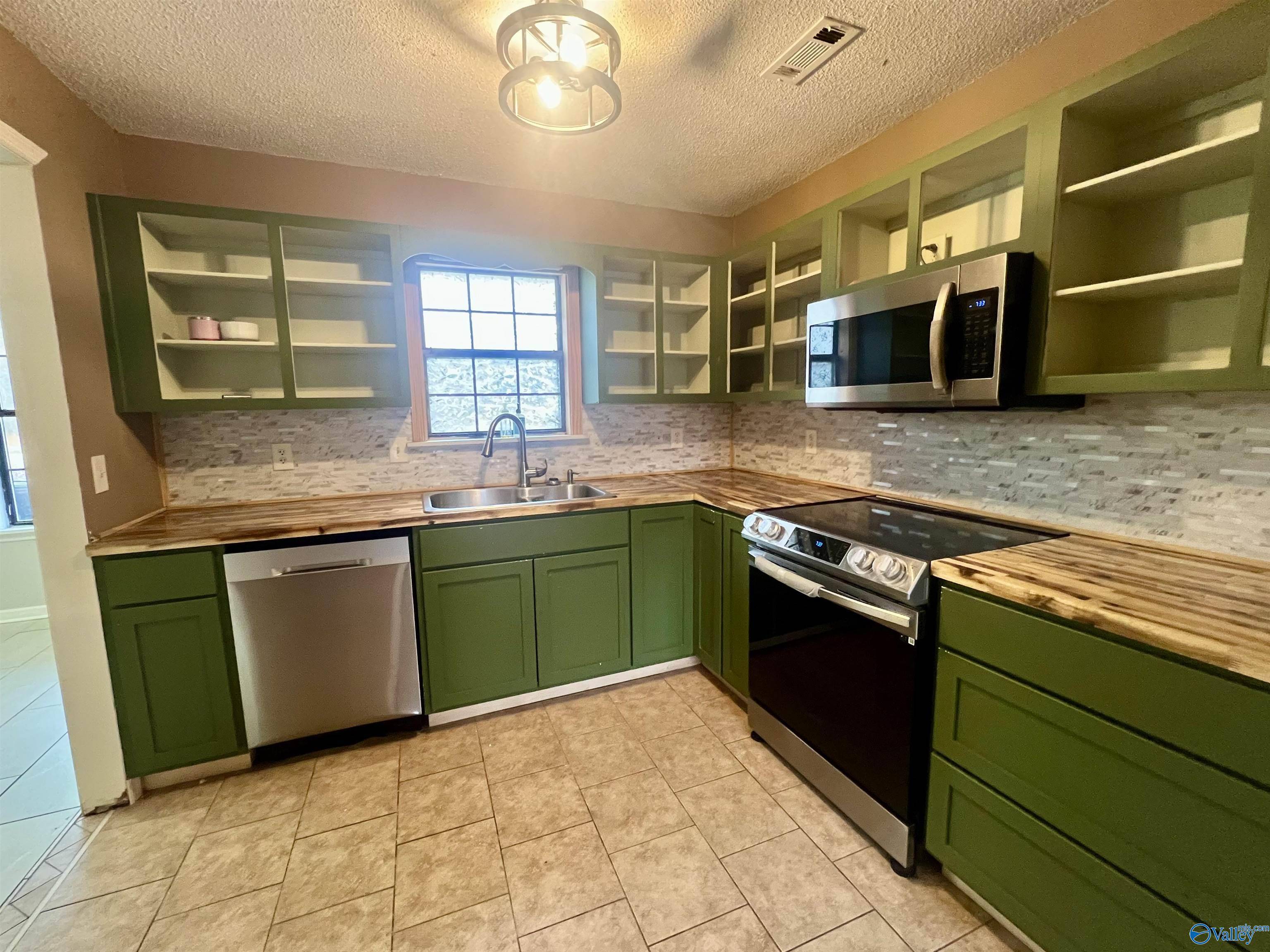 Hillsboro, AL 35643,728 Dogwood Road