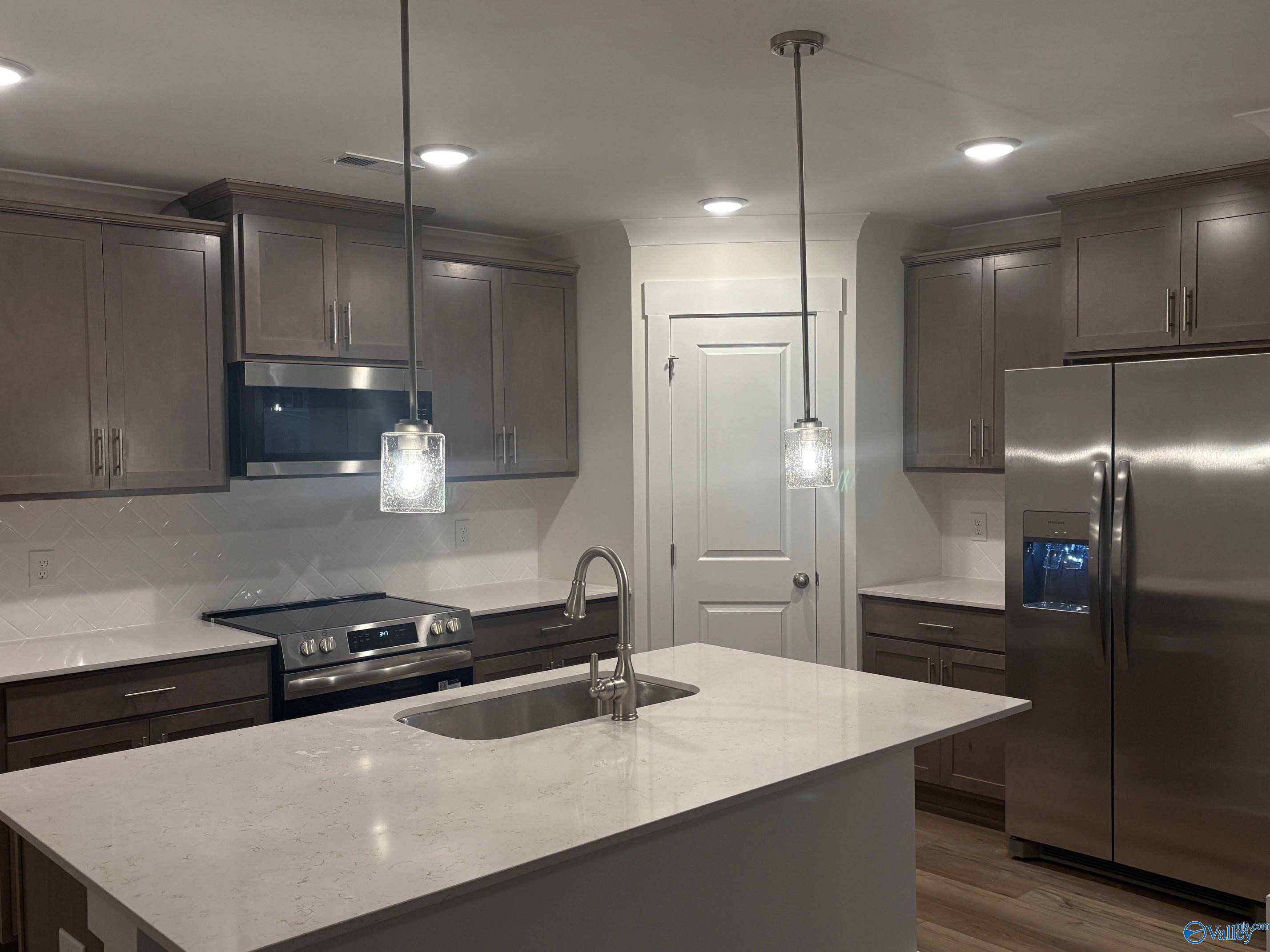 Arab, AL 35016,68 Overland Pass