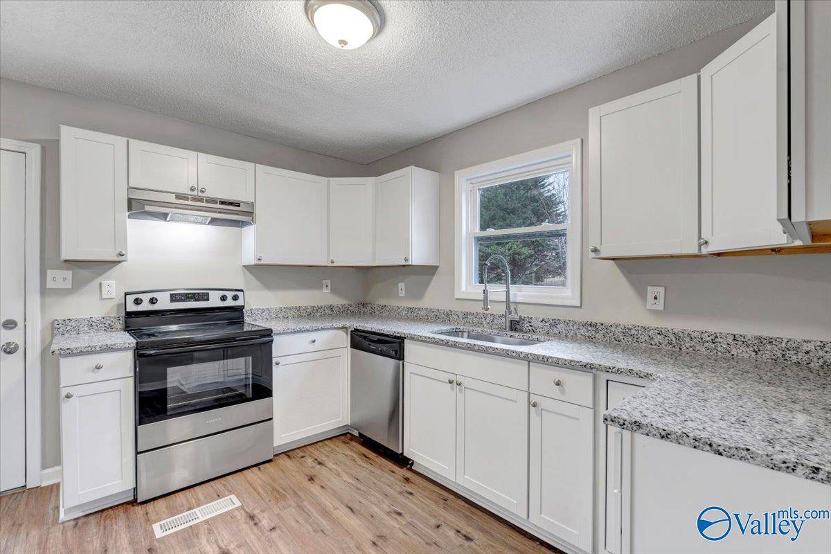 Cullman, AL 35057,413 County Road 1193