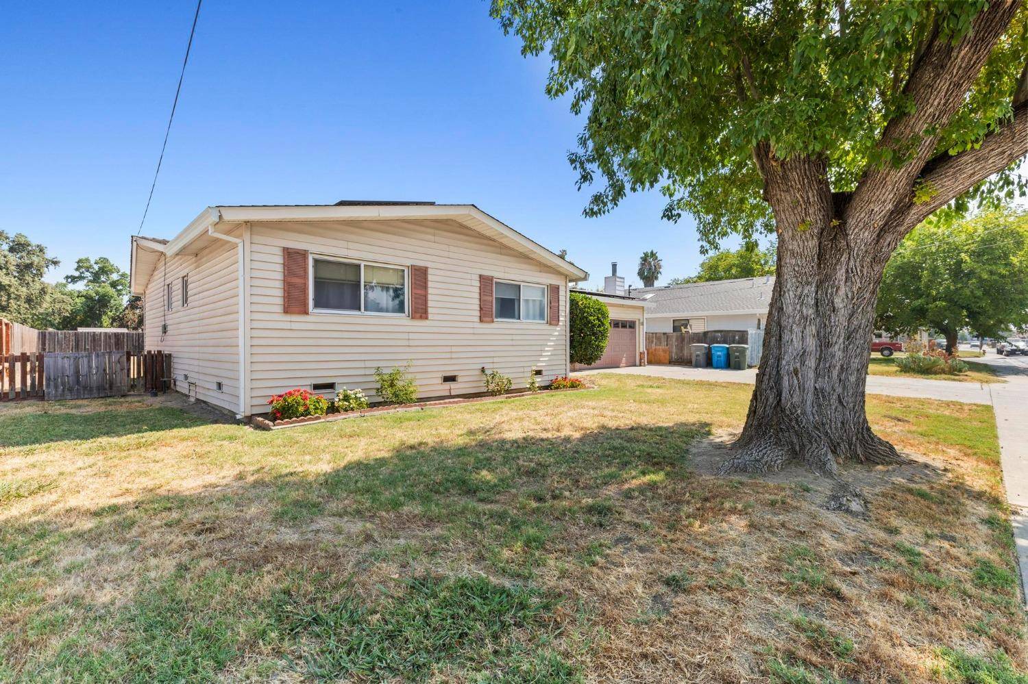 Colusa, CA 95932,220 Louis LN