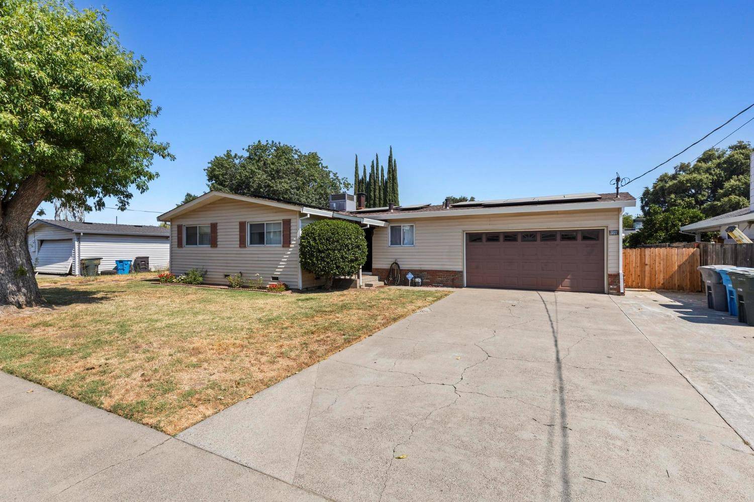 Colusa, CA 95932,220 Louis LN