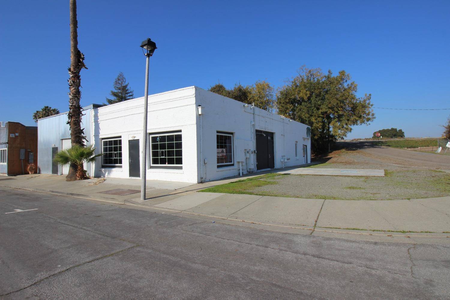 Isleton, CA 95641,61 Main ST