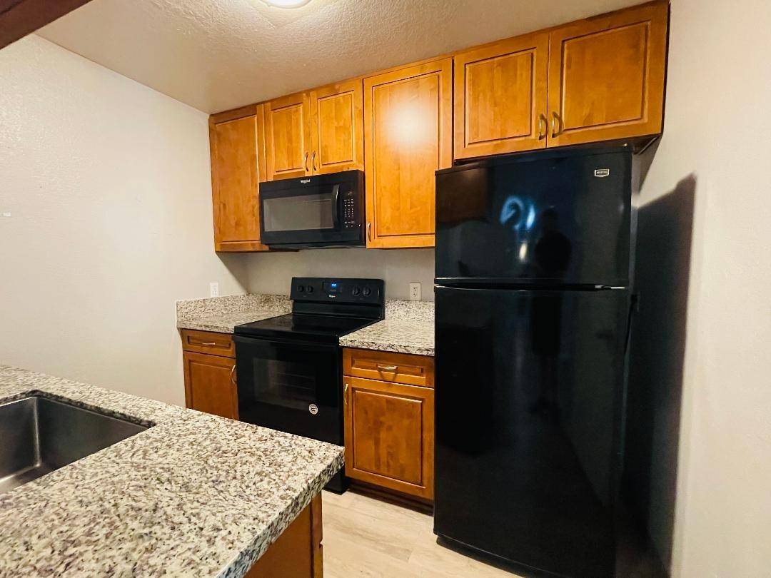 North Highlands, CA 95660,3941 Madison AVE 111