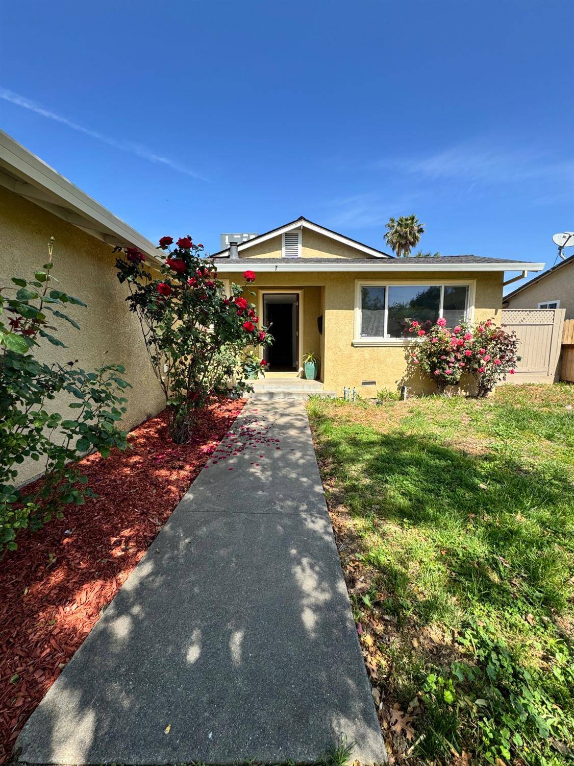 Sacramento, CA 95823,4647 Barbee WAY