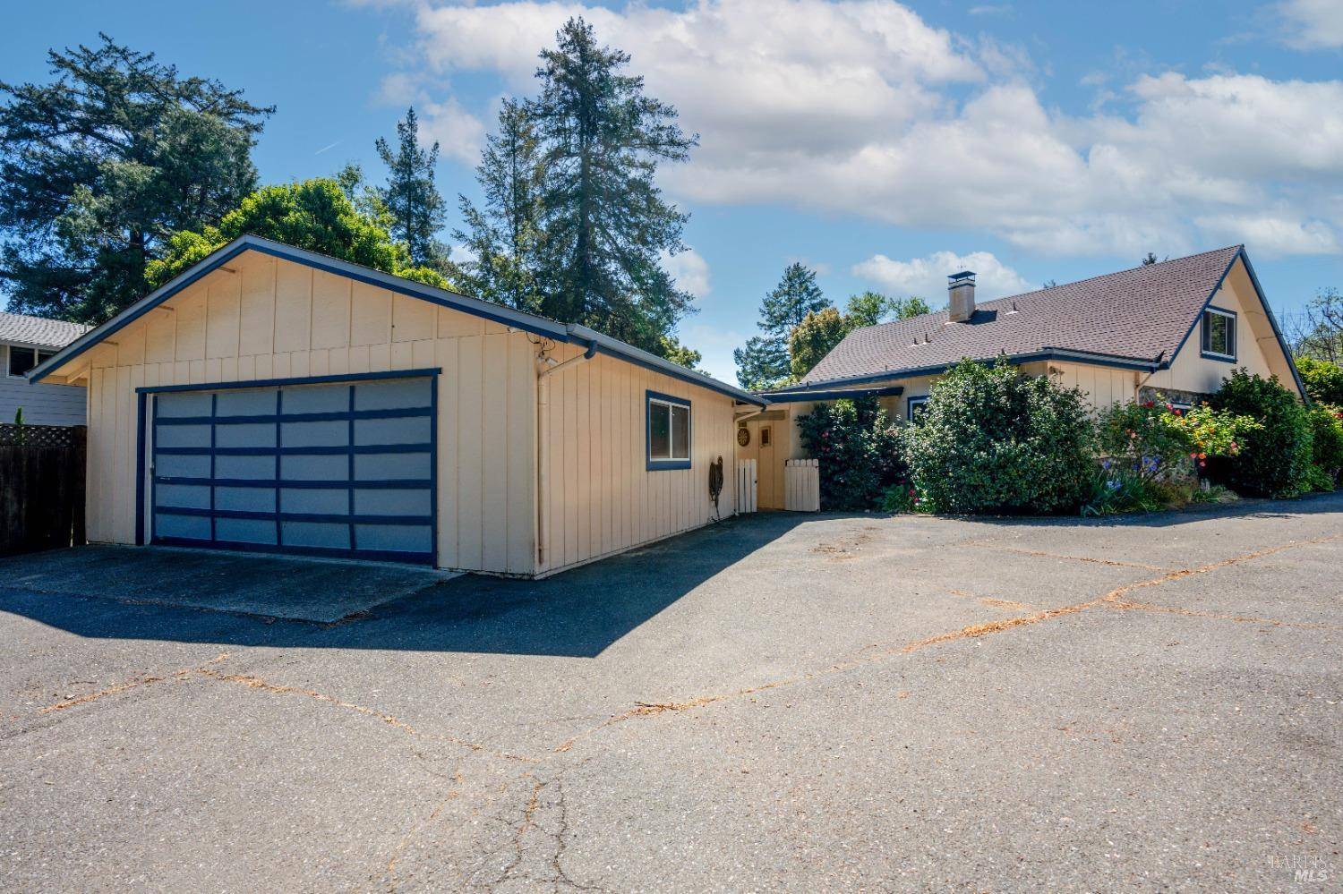 Ukiah, CA 95482,433 Park BLVD