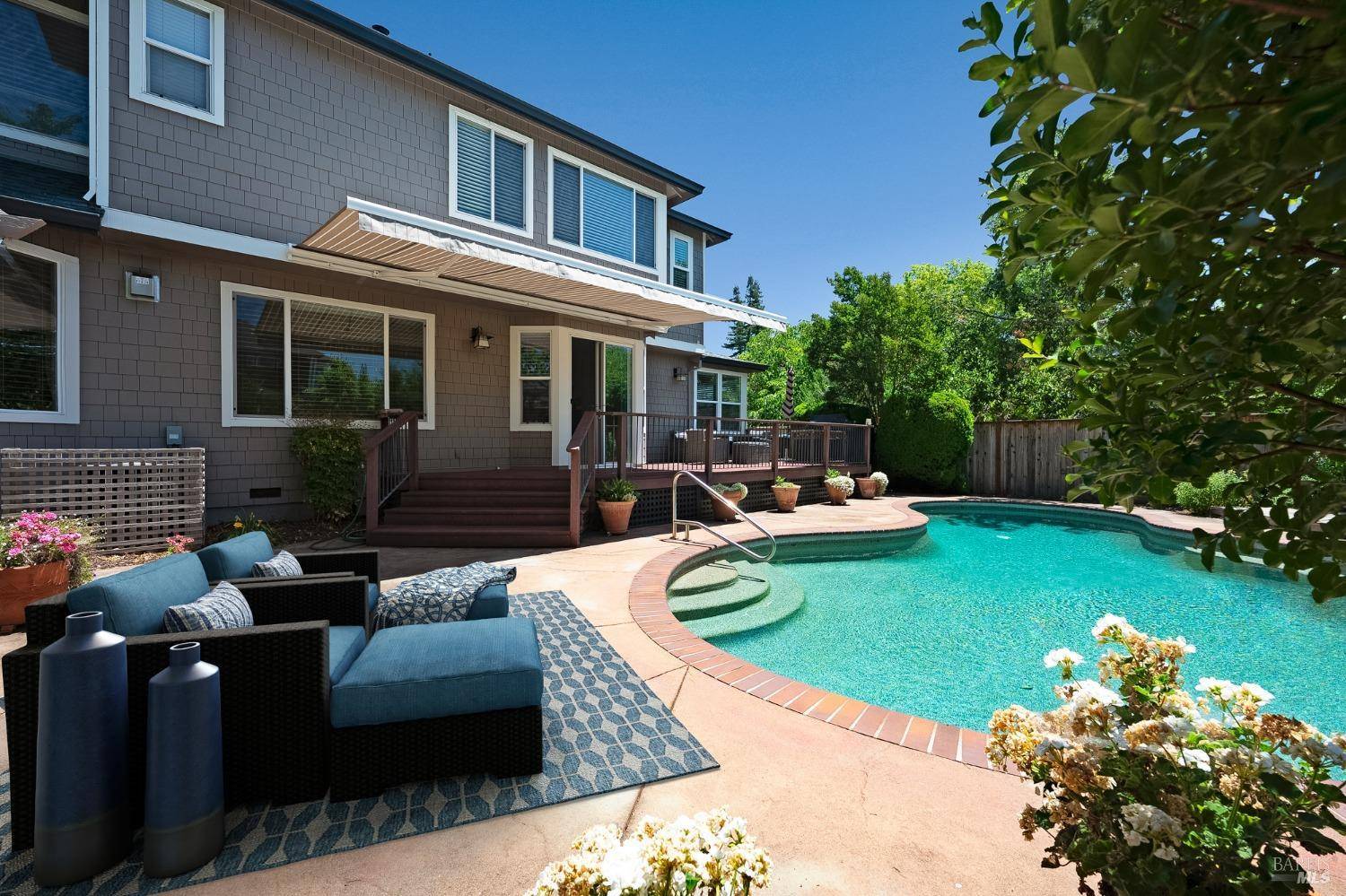 Healdsburg, CA 95448,979 Lupine CT