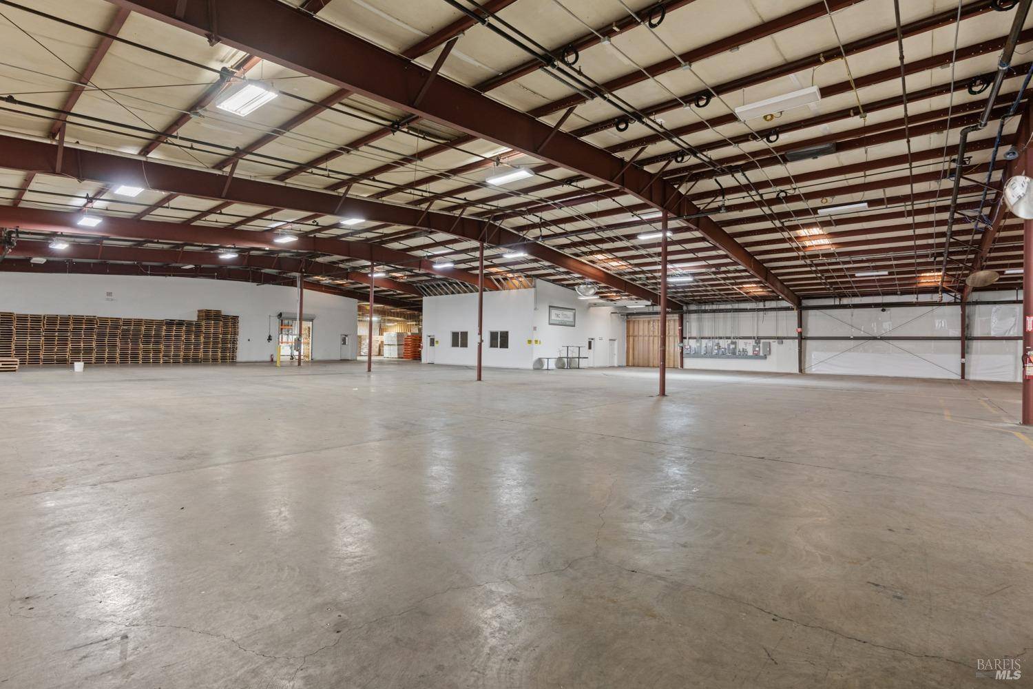 Ukiah, CA 95482,1 Carousel LN