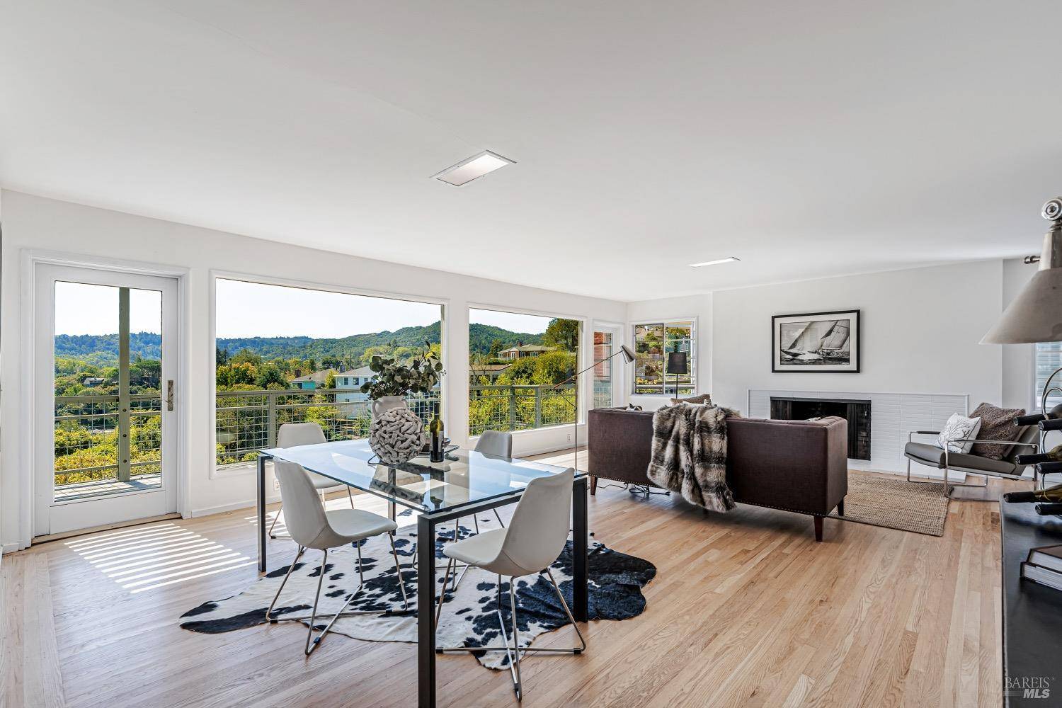 San Anselmo, CA 94960,20 Hillcrest CT