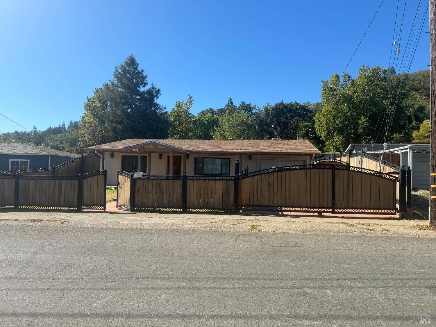 Ukiah, CA 95482,205 Laws AVE