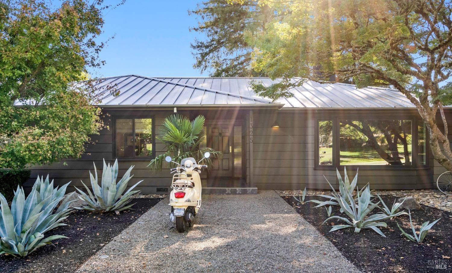 St. Helena, CA 94574,1325 Hillview PL