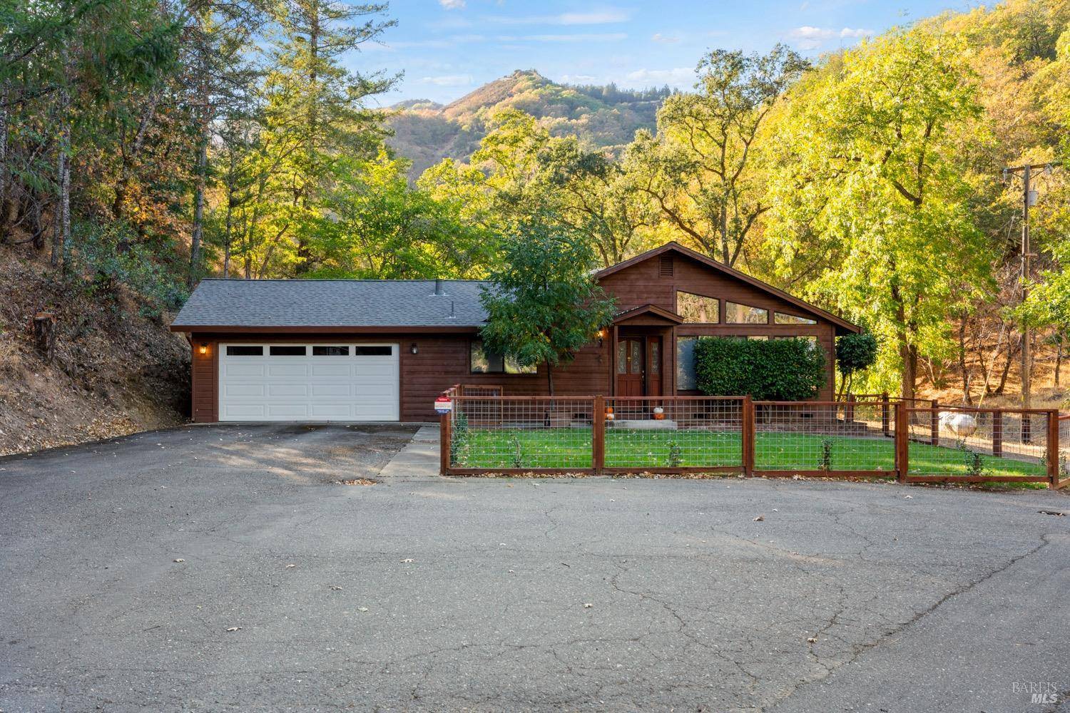 Ukiah, CA 95482,403 Crestview DR