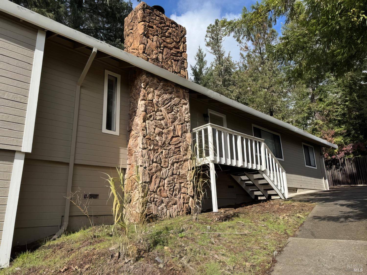 Willits, CA 95490,27620 Poppy DR