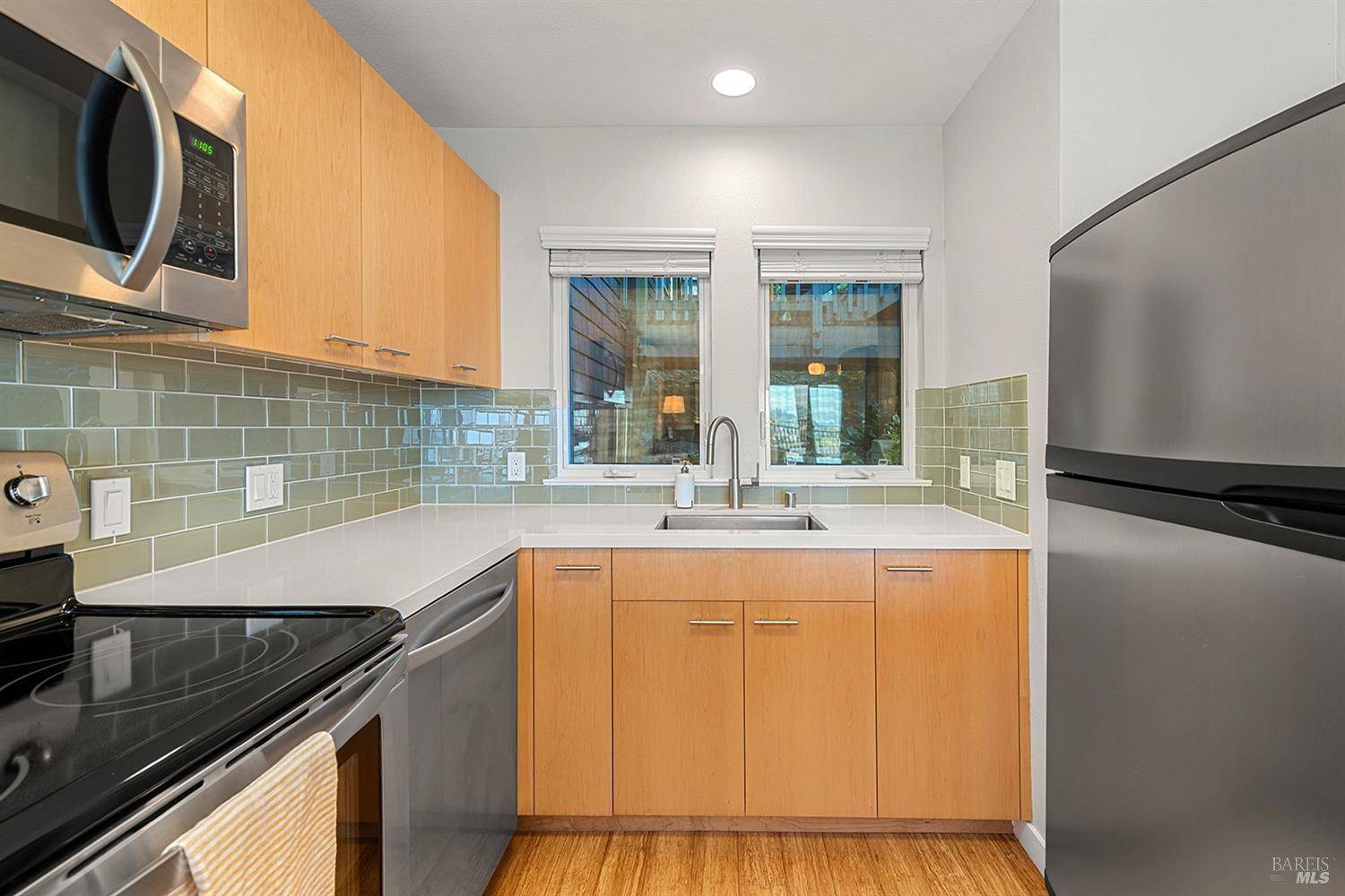 Sausalito, CA 94965,242 Headlands CT