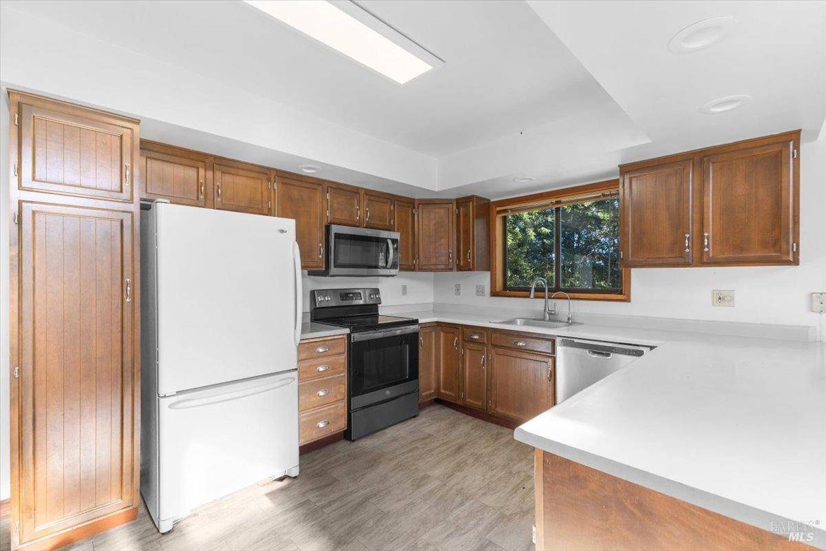 Willits, CA 95490,24820 Clover CIR