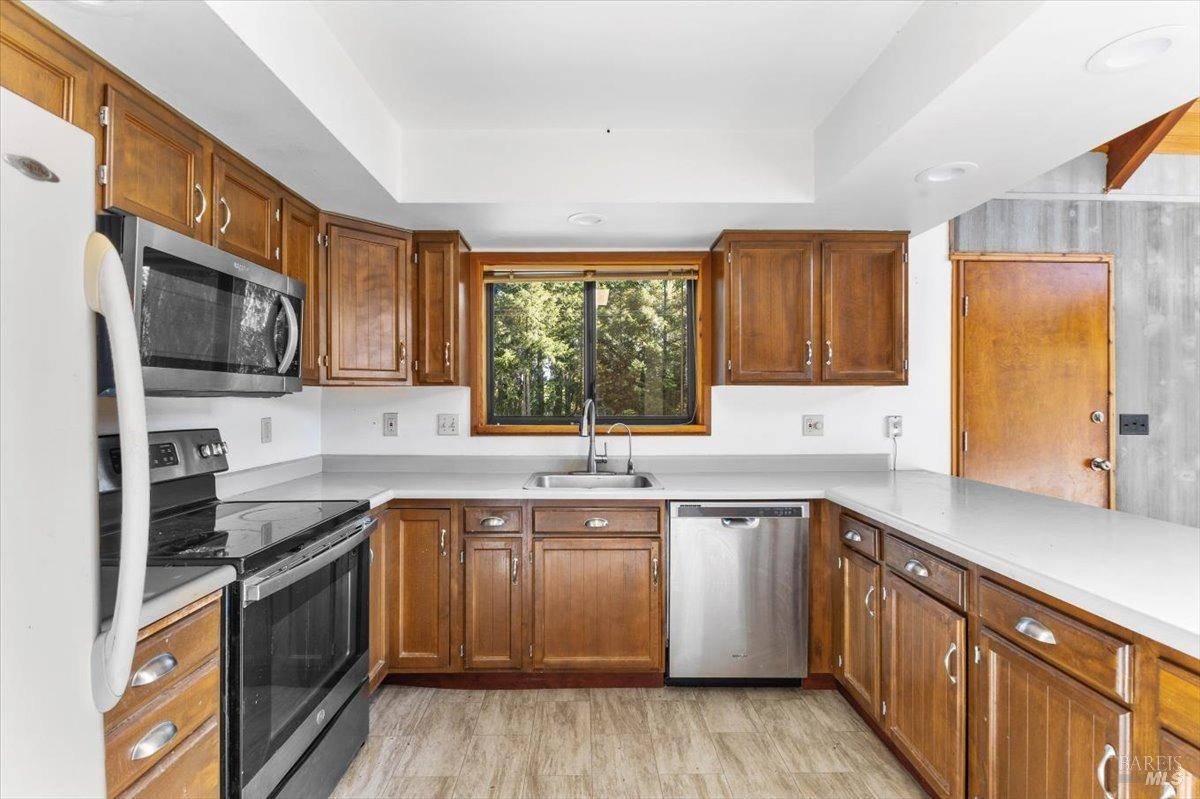 Willits, CA 95490,24820 Clover CIR