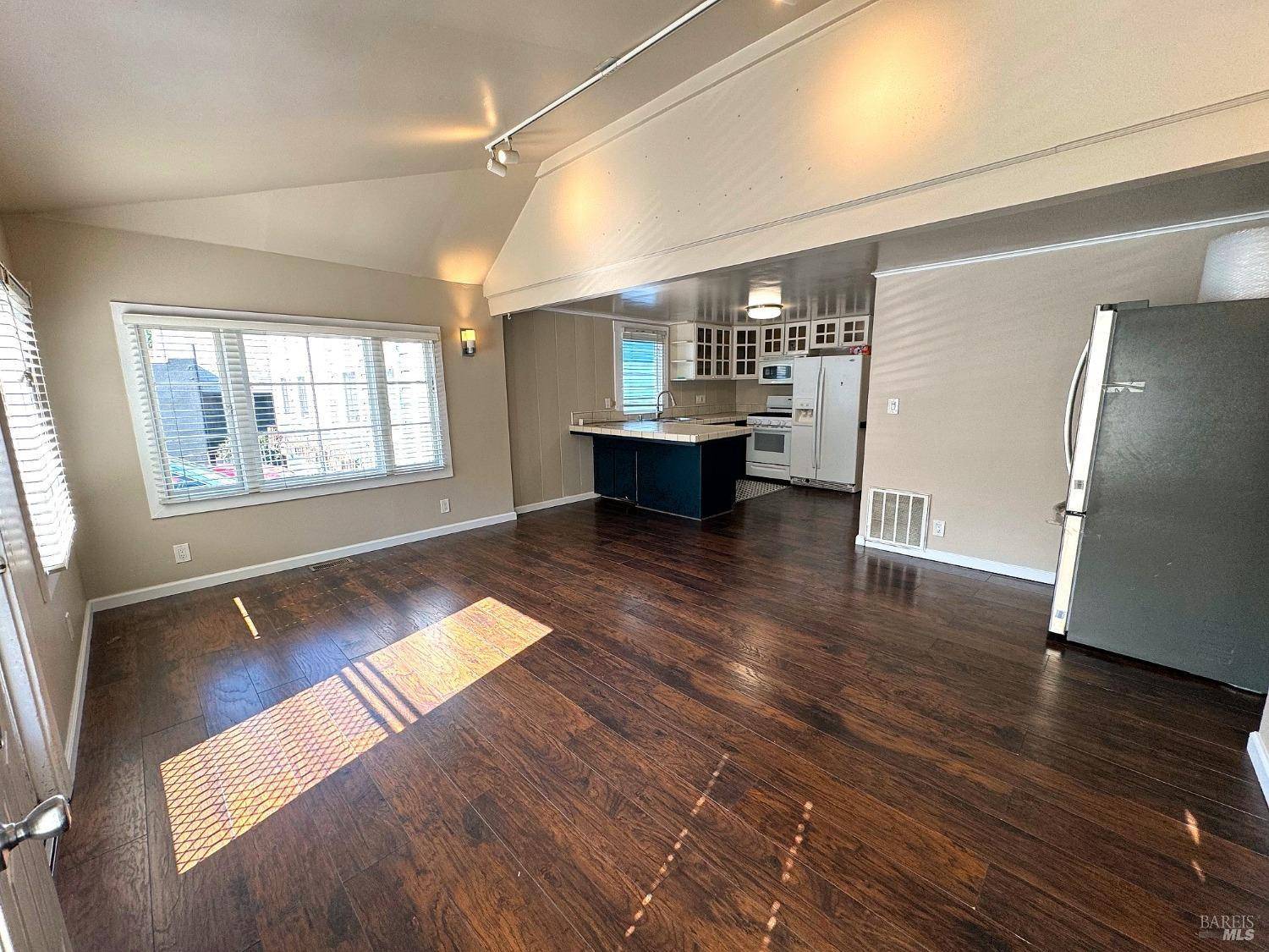Sausalito, CA 94965,104 2nd ST