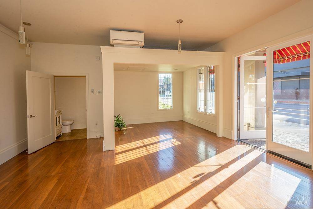 Santa Rosa, CA 95401,514 B ST