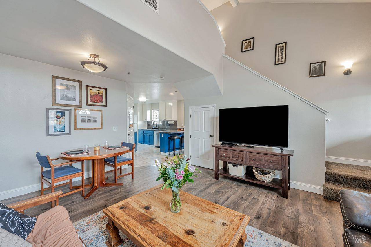 Cloverdale, CA 95425,123 Treadway CT