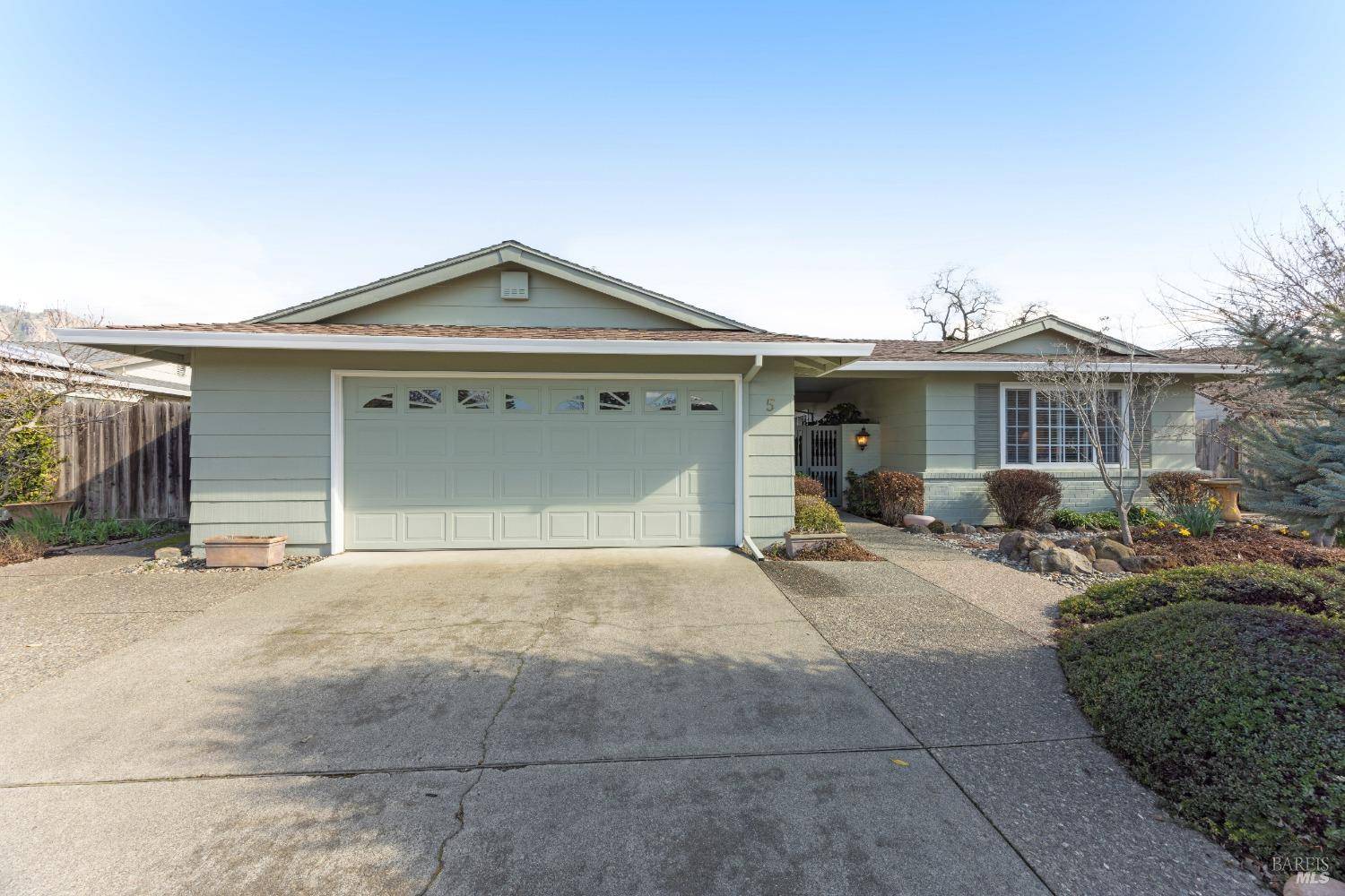 Santa Rosa, CA 95409,5 Autumn Leaf PL