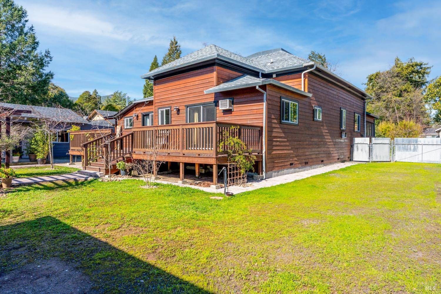 Ukiah, CA 95482,611 Holden ST