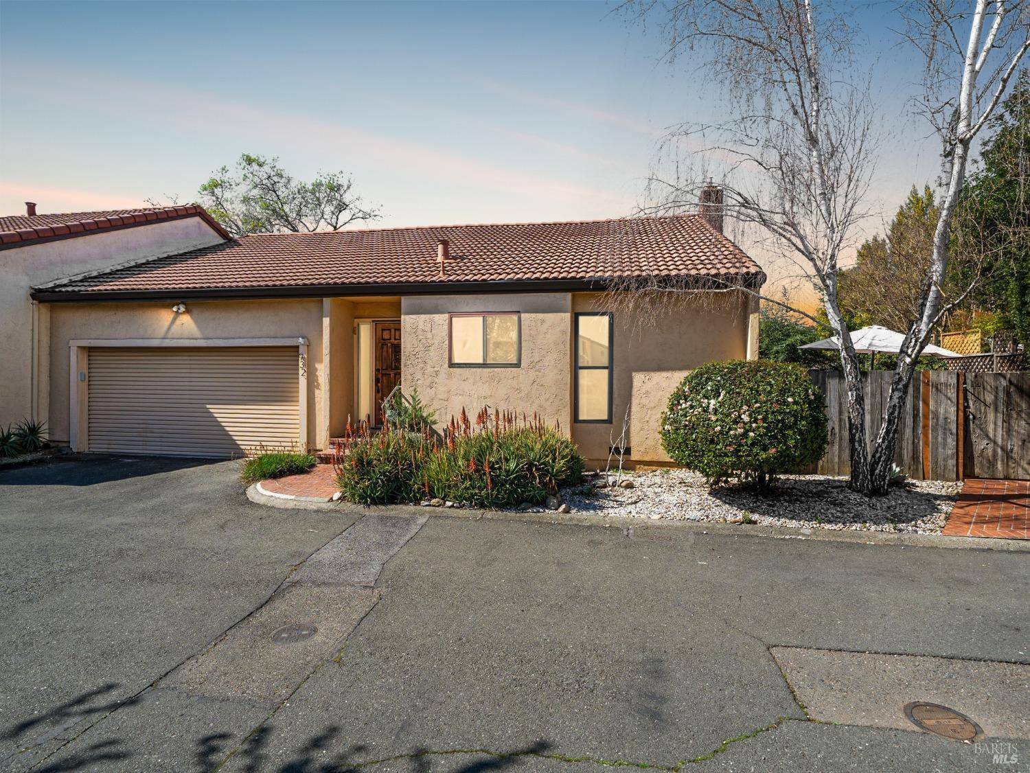 Sonoma, CA 95476,932 W Spain ST