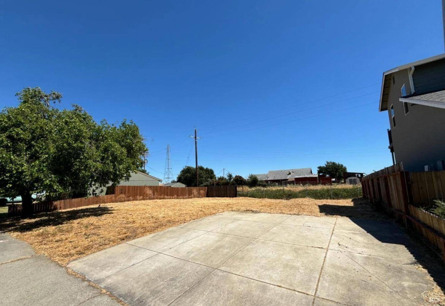 Suisun City, CA 94585,245 Maple ST