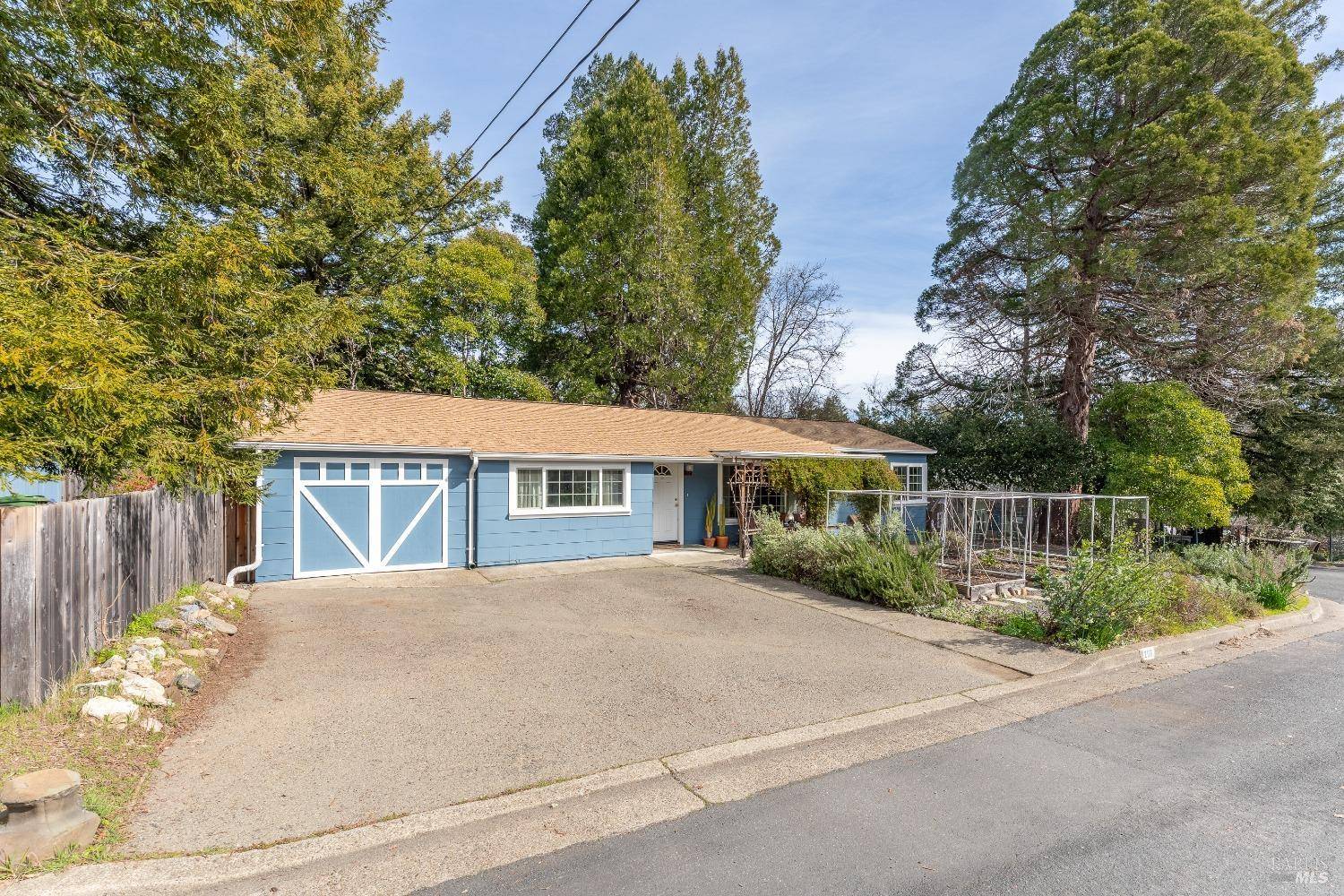 Ukiah, CA 95482,209 Park CT