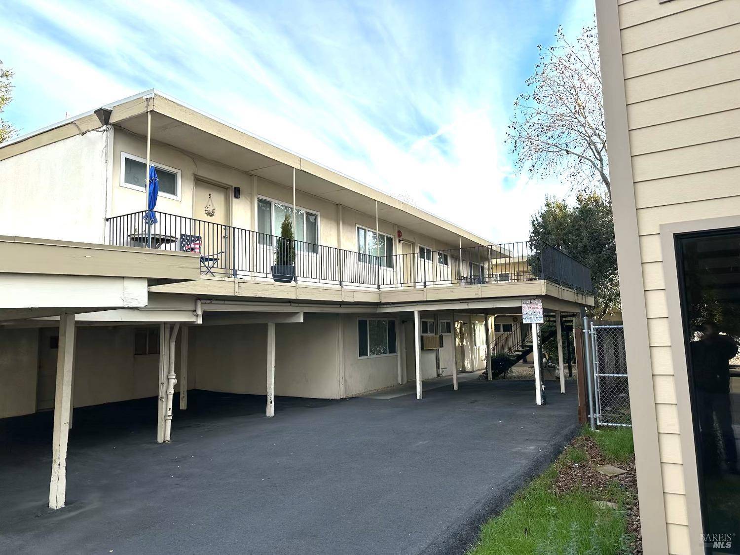 Santa Rosa, CA 95404,446 S E ST
