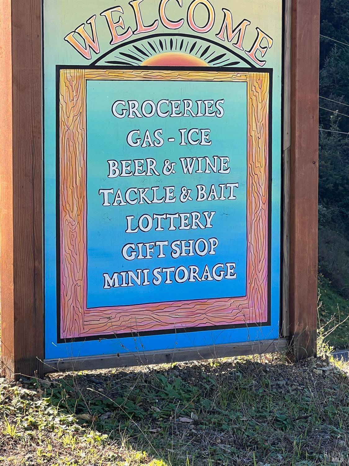 Whitethorn, CA 95589,1684 Toth RD
