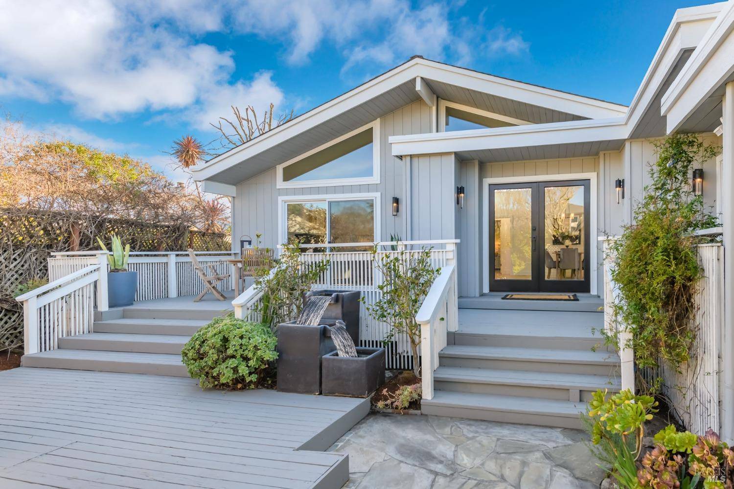 Larkspur, CA 94939,92 Via La Brisa