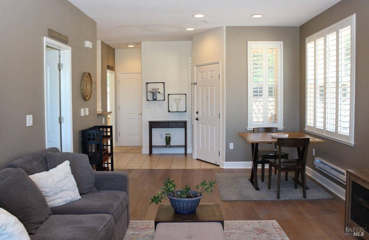 San Rafael, CA 94903,301 North AVE 207