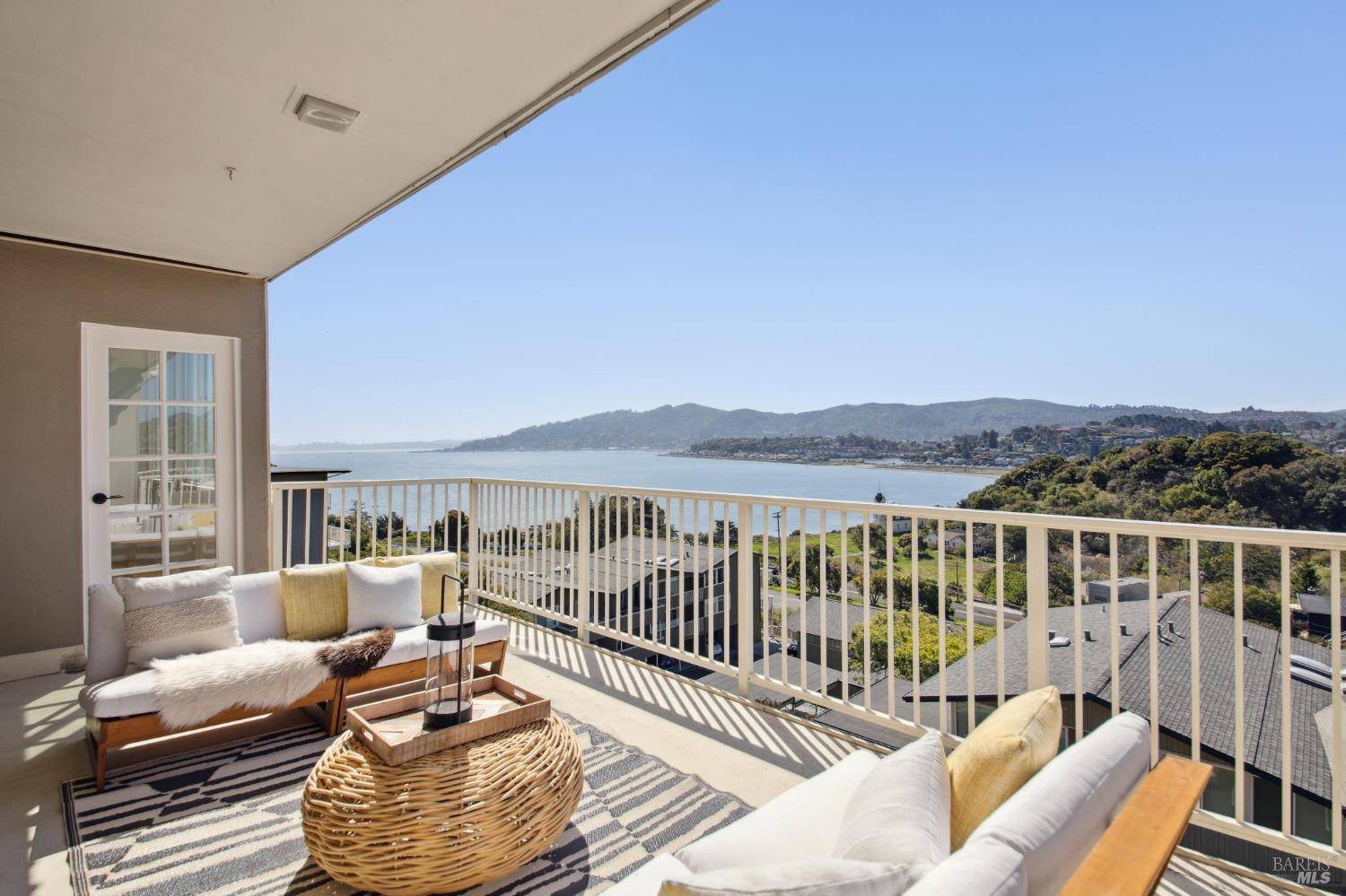 Tiburon, CA 94920,4 Janet WAY 108