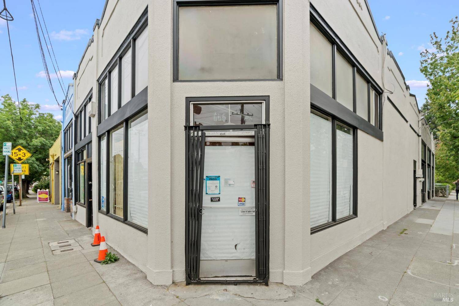 Oakland, CA 94618,5555 Claremont AVE