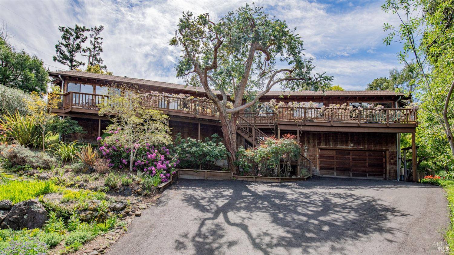 Woodacre, CA 94973,11 Holly LN