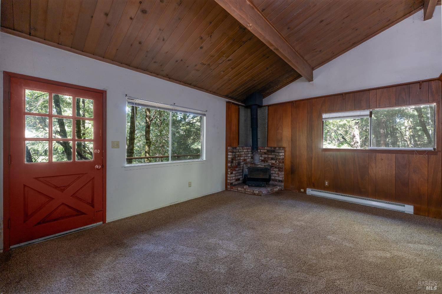 Willits, CA 95490,24949 Cobb DR